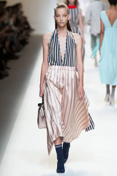 Look 18